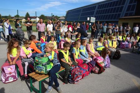 SPREJEM PRVOŠOLČKOV CERKNICA 01 FOTO LJUBO VUKELIČ